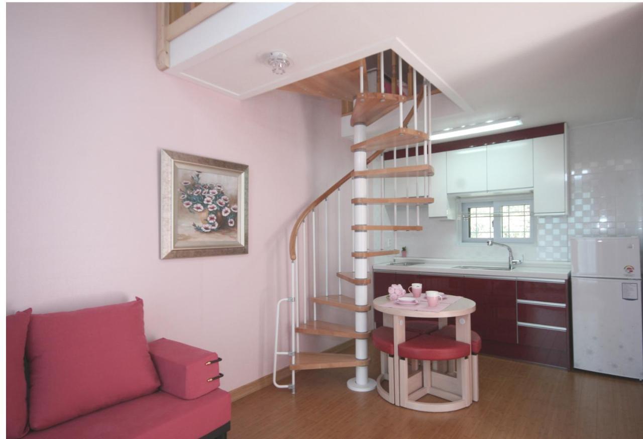 Forest Of Color Pension Hongcheon Extérieur photo
