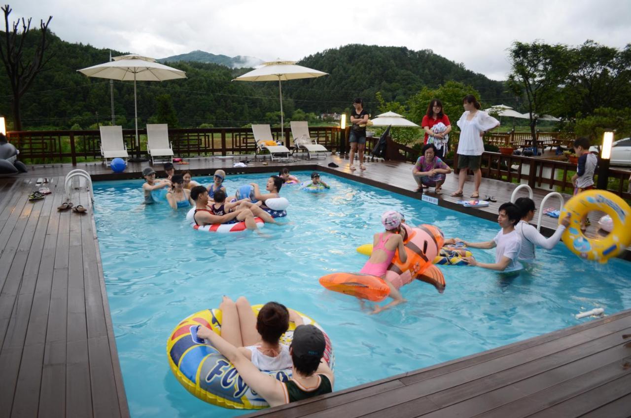 Forest Of Color Pension Hongcheon Extérieur photo
