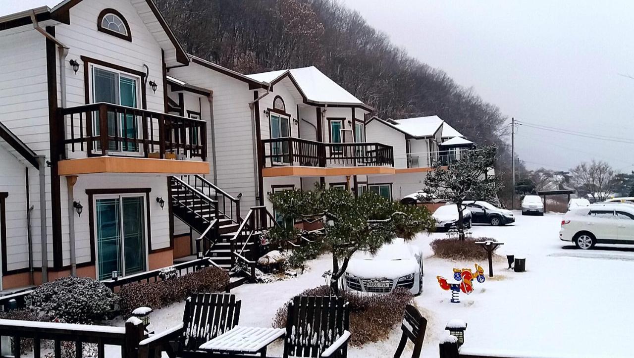 Forest Of Color Pension Hongcheon Extérieur photo