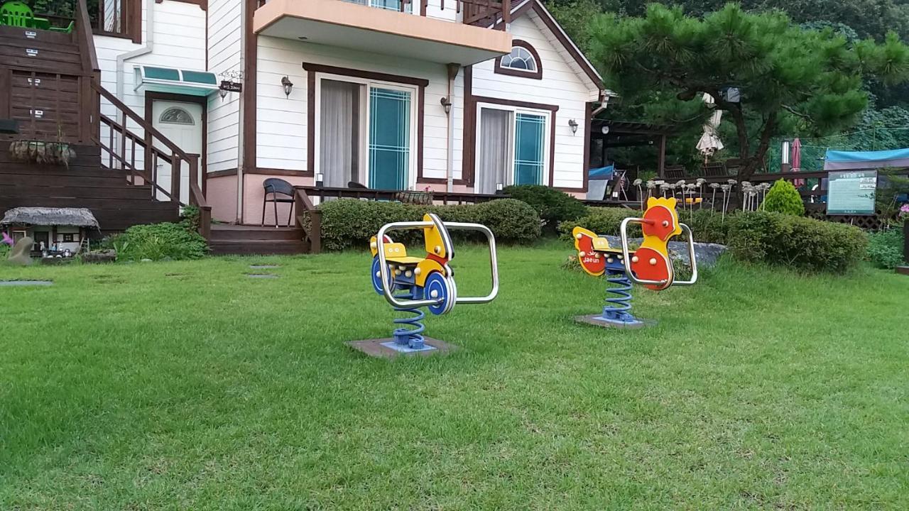 Forest Of Color Pension Hongcheon Extérieur photo