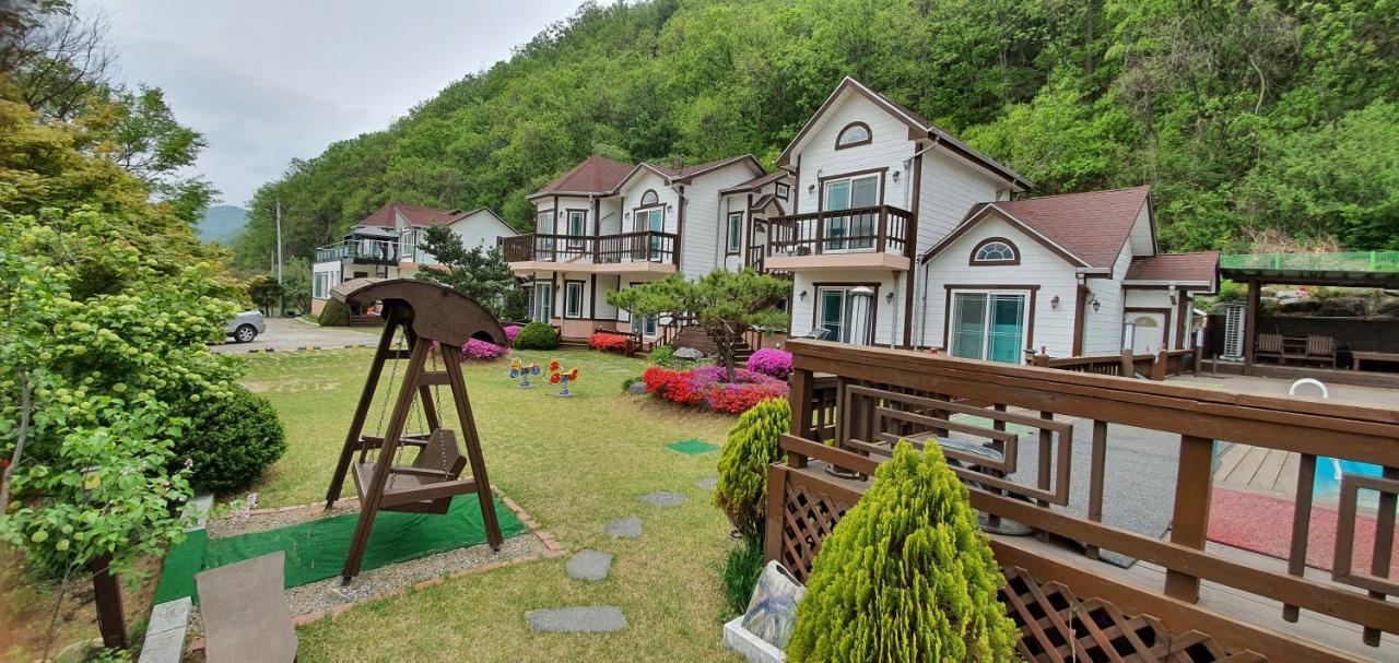 Forest Of Color Pension Hongcheon Extérieur photo