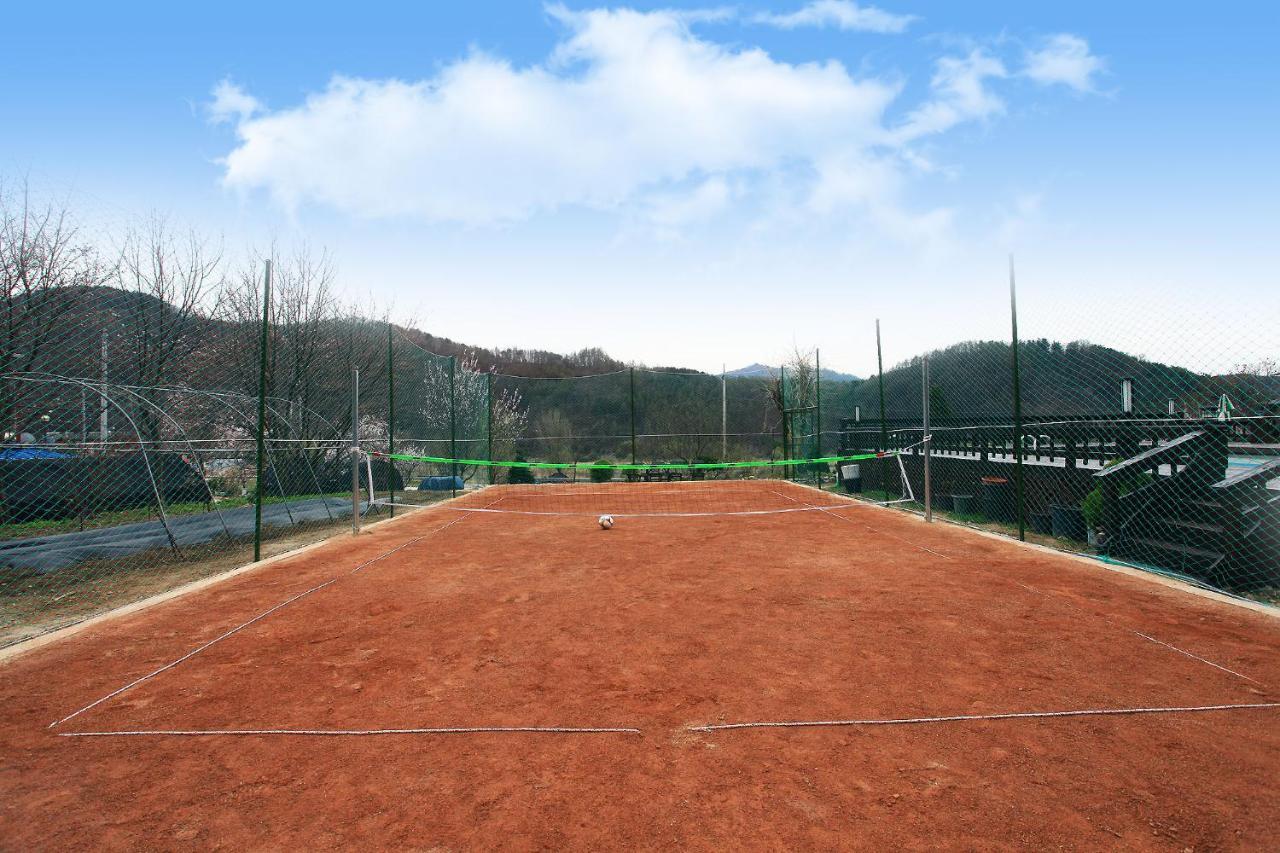 Forest Of Color Pension Hongcheon Extérieur photo