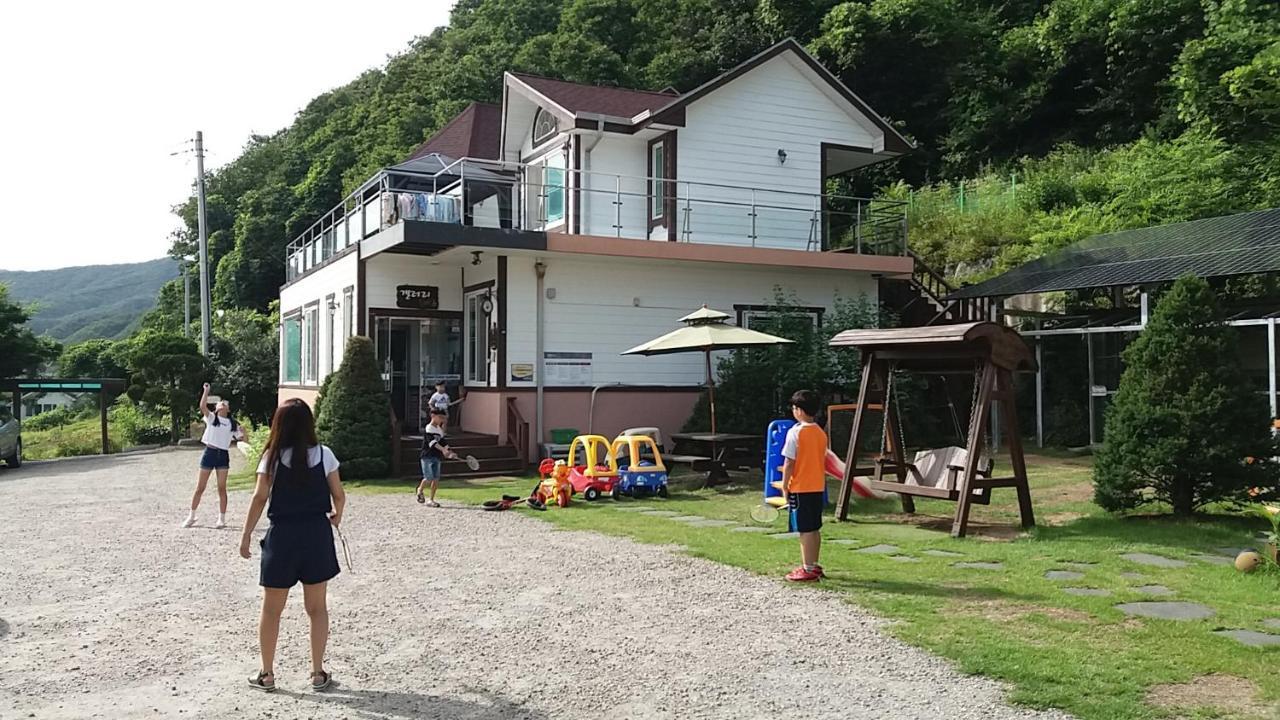 Forest Of Color Pension Hongcheon Extérieur photo